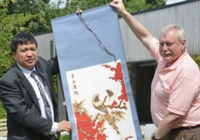 Mr Hao Peng, Division Chief of the State Administration of Foreign Experts Affairs, presents a gift on behalf of the delegation to Professor Wayne Powell, Director of IBERS