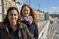 Left to right: International students Anna Gautam, who is from the Nepalese capital Kathmandu, and Katharina Hopp from Germany.