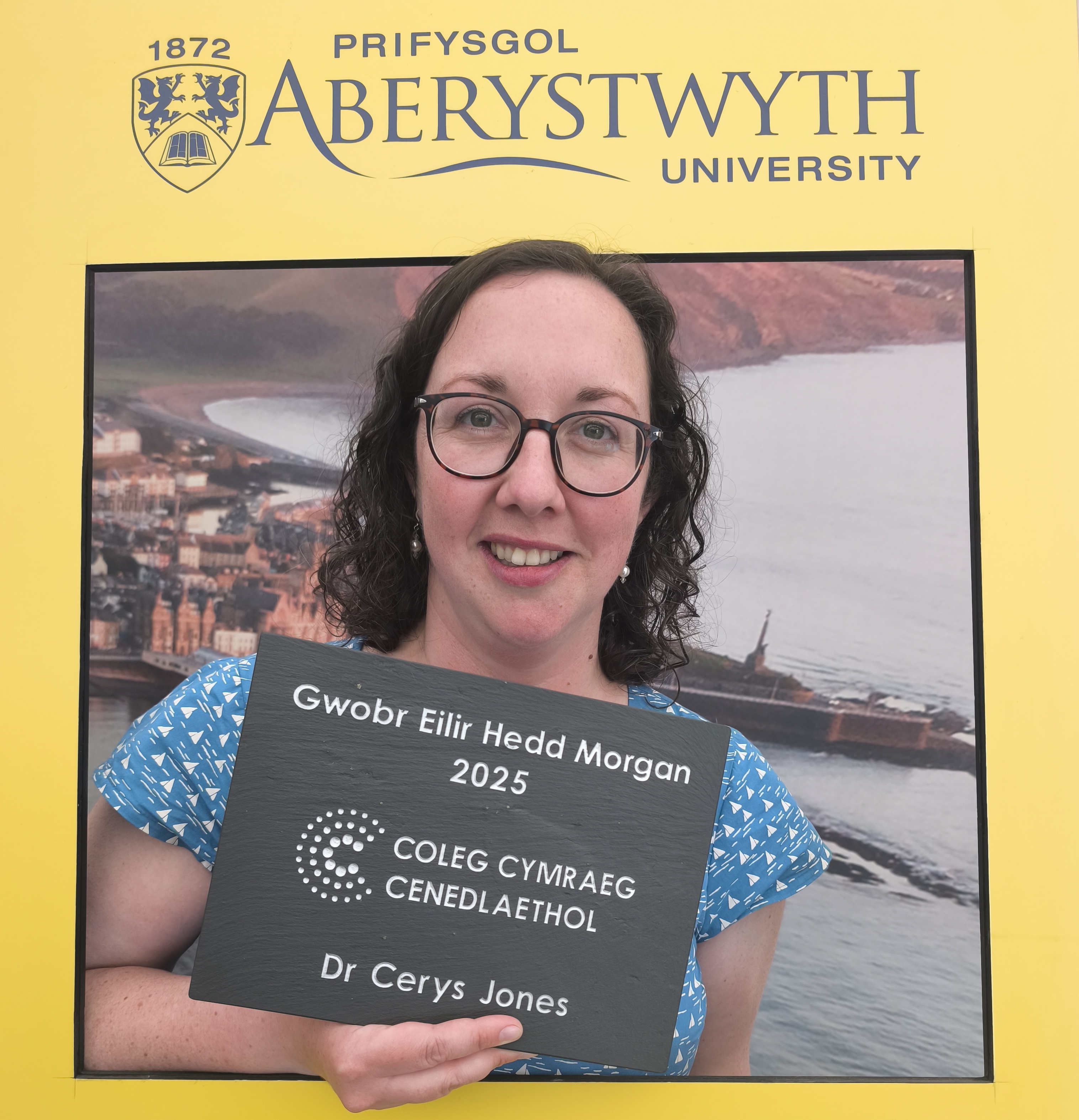 Enwogodd Dr Cerys Jones o'r Adran Daearyddiaeth a Gwyddorau Ddaear yn Brifysgol Aberystwyth y Wobr Eilir Hedd Morgan, a gynhelid gan y Coleg Cymraeg.