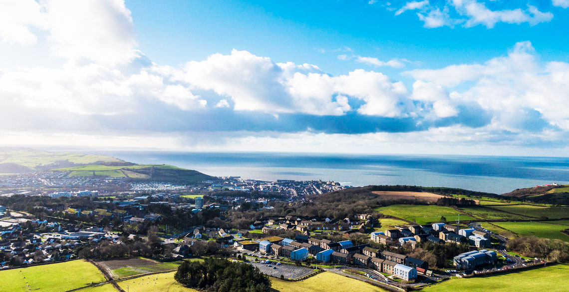 Llun awyr o gampws Penglais, Prifysgol Aberystwyth. 