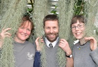 Trefnwyr y bioblitz: Dr Pippa Moore, Dr John Warren and Charlie Long yn Nhŷ Trofannol y Brifysgol