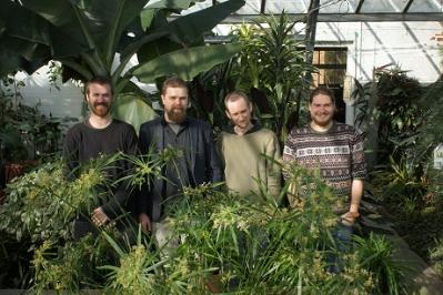 Tîm ‘University Challenge’ Botanegol IBERS (Chwith i dde: Rob Bellow-3ydd flwyddyn Bioleg Planhigion, Sam Thomas – Myfyriwr PhD, Henry Dewhirst – blwyddyn cyntaf Bioleg Planhigion, Jacques Turner-Moss – 3ydd flwyddyn Cadwraeth