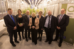Yr Athro Wynne Jones, Marty Spittle, Yr Athro Mike Gooding, Rebecca Evans, Lynfa Davies, Yr Athro Jamie Newbold a’r Athro Nigel Scollan.
