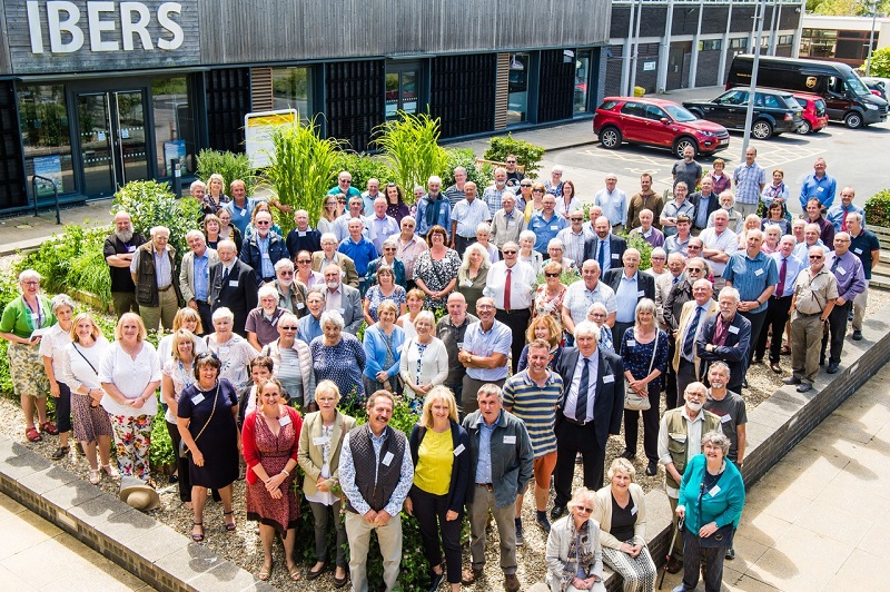 Cyn aelodau staff yn dathlu 100 mlynedd o Fridio Planhigion yn Aberystwyth