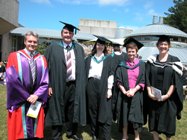 Yr Athro Peter Neal (chwith) a Ursula Byrne (dde) yn llongyfarch Jenny Day (canol), Olwen Alexander a Ian Davies ar eu llwyddiant.