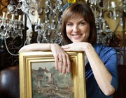 Fiona Bruce, Cyflwynydd Antiques Roadshow