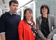 Aelodau staff yr Uned Rheoli Prosiectau a Newid: (chwith i’r dde) Sam Hounsell, Swyddog Cymorth Prosiectau; Julie McKeown, Pennaeth; Debbie Prysor, Uwch Swyddog Prosiect.