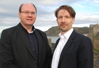Chwith i’r Dde: Yr Athro Nigel Scollan a’r Athro Richard Marggraf Turley