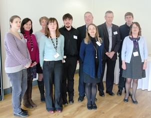 Cynrychiolwyr o Brifysgol Aberystwyth a Thîm Gwasanaethau Awtistiaeth Cymdeithasol Ceredigion gyda Siaradwyr yn y Gynhadledd