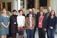 Trefnwyr a siaradwyr o’r gynhadledd. Rhes blaen: Mary Rendell, Siân Campion, Louise Birch, Robyn Steward (cyflwynydd), Amanda Tinker, Melissa Davies. Rhes cefn: Carys James, Non Jenkins, Simon Campion, Sarah Hendrickx (cyflwynydd), John Harrington.
