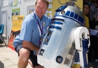 Bydd R2-D2, a adeiladwyd gan Stephen Fearn o'r Adran Ffiseg, a model o laniwr taith ExoMars 2020 yn cael eu harddangos gan Brifysgol Aberystwyth yn y Parth Profiad Roboteg