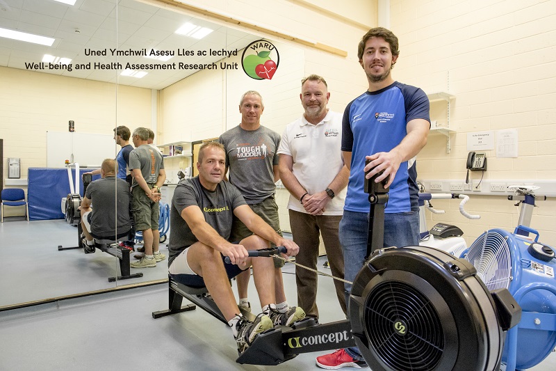 Bleddyn Jones gyda Mr Alan Cole, Nicholas Gregory Myfyriwr PhD, a Dr Rhys Thatcher o WARU