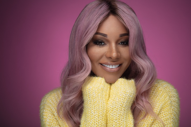 Munroe Bergdorf, y model trawsryweddol cyntaf y DU i’w phenodi’n wyneb brand ffasiwn rhyngwlado, fydd yn traddodi’r araith gyweirnod yn Dyfodol Traws Ni.