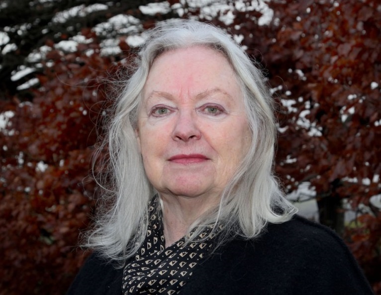 Gillian Clarke, cyn Fardd Cenedlaethol Cymru fydd un o gyfranwyr y dathliadau ym Mhrifysgol Aberystwyth