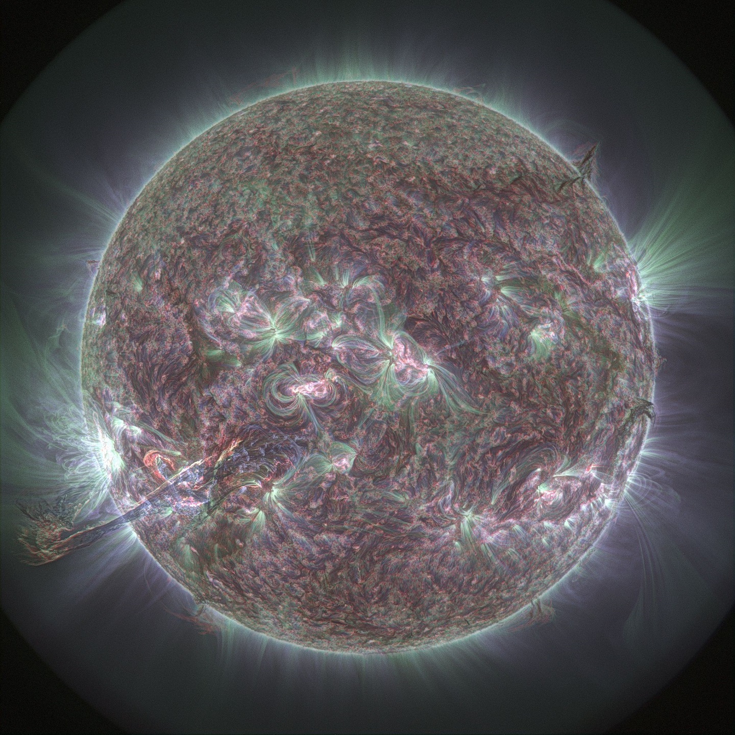 Credyd llun: NASA/SDO, gyda gwaith prosesu’r ddelwedd gan Dr Huw Morgan, Prifysgol Aberystwyth