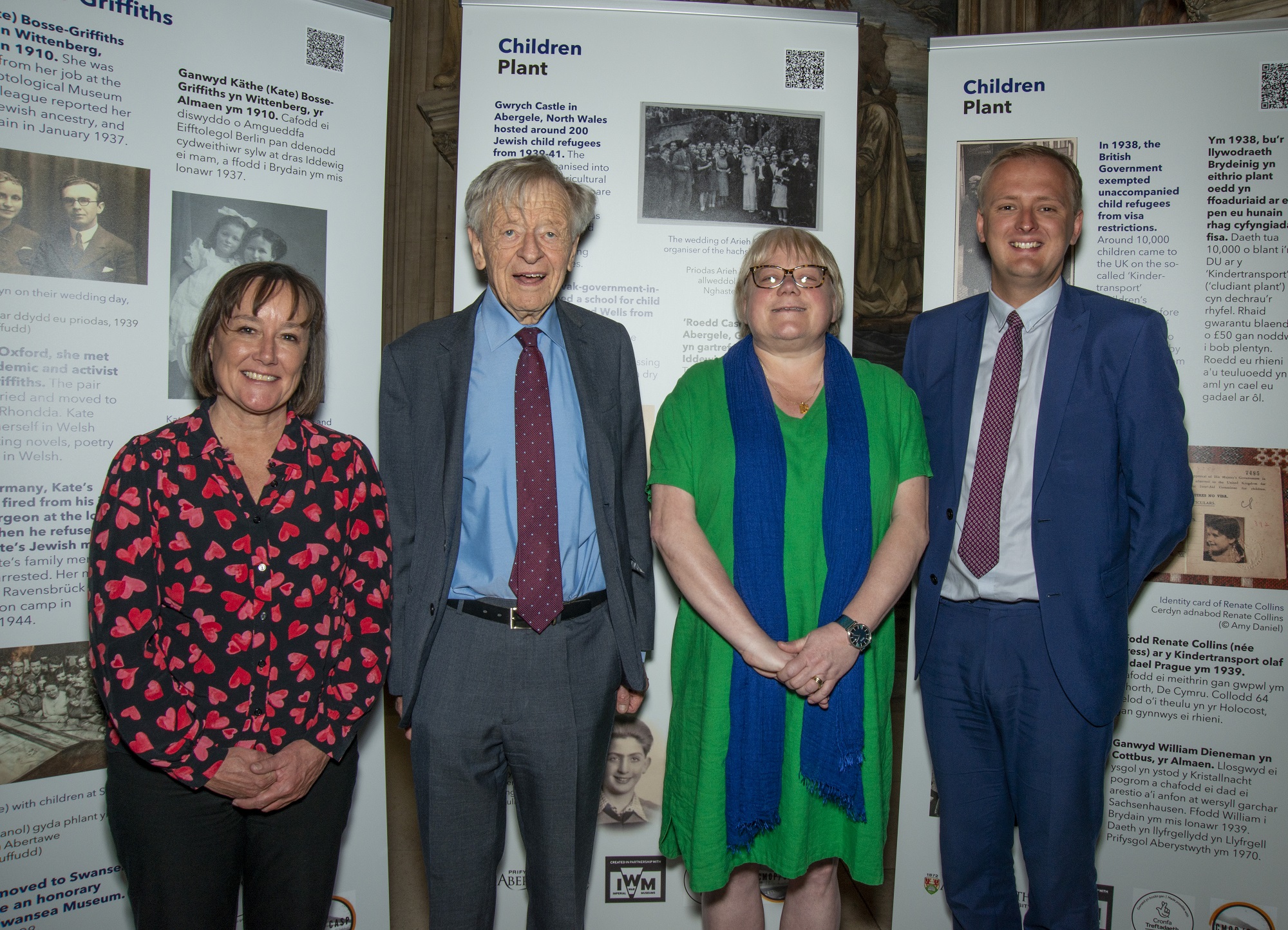 O'r chwith i'r dde: Jo Stevens AS, Ysgrifennydd Cymru Cysgodol; Arglwydd Alf Dubs; Dr Andrea Hammel; Ben Lake AS Ceredigion