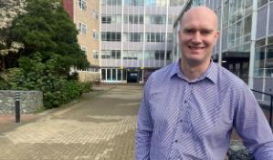 Dr Owen Roberts, Adran Ffiseg, Prifysgol Aberystwyth