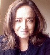 Catherine O'Hanlon i hyrwyddo gweithdy yng nghynhadledd Bwrdd Iechyd Hywel Dda i Ddydd Ymdeimledd Awtistiaeth Byd-Eang