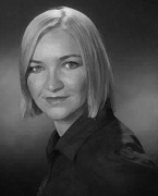 Sarah Riley yn siarad am bobl bren a maint corff