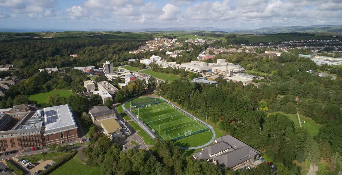 Llun awyrol o gampws Prifysgol Aberystwyth