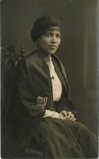 The image of Iris de Freitas that appears on the postcard discovered on eBay