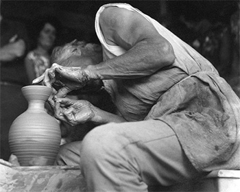 Photo of the artist at work.