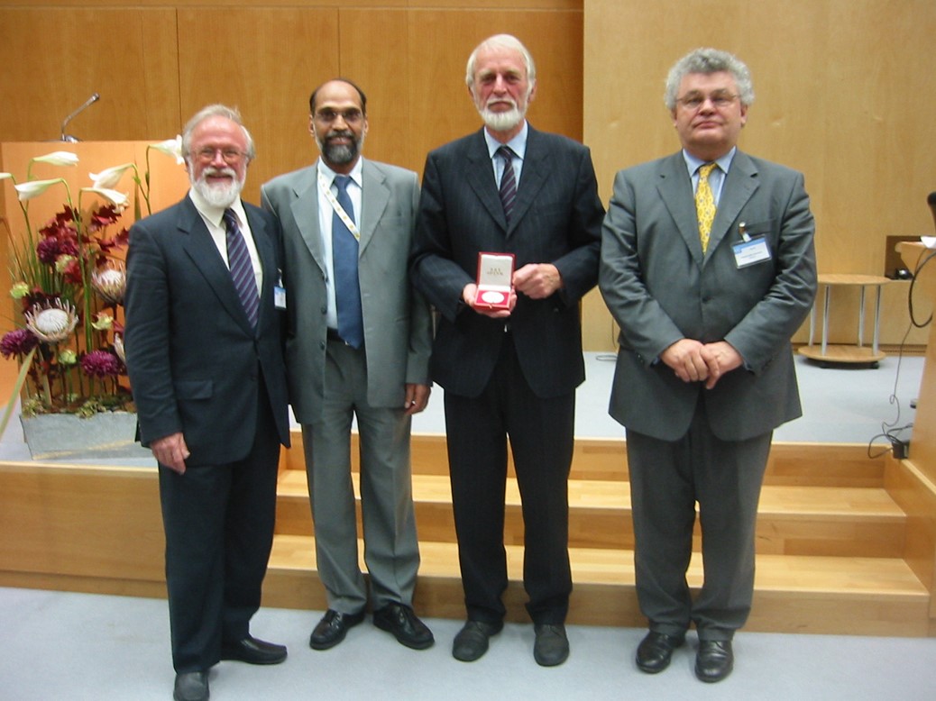 Dr John Rodda receiving the International Hydrology Award.