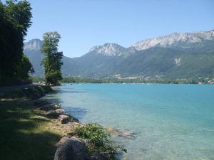 photo of a lake next to land in Chambery