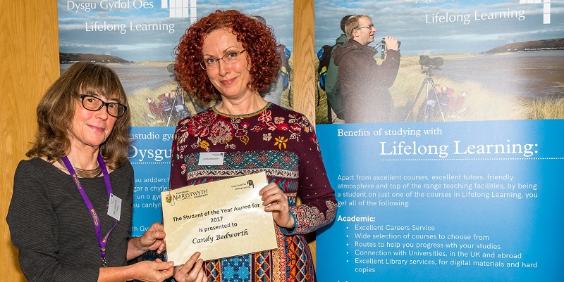 Lifelong Learning Art student Candy Bedworth, one of two Student of the Year award winners, with Professor Judy Broady-Preston, Director of the Institute for Professional Development, Aberystwyth University.