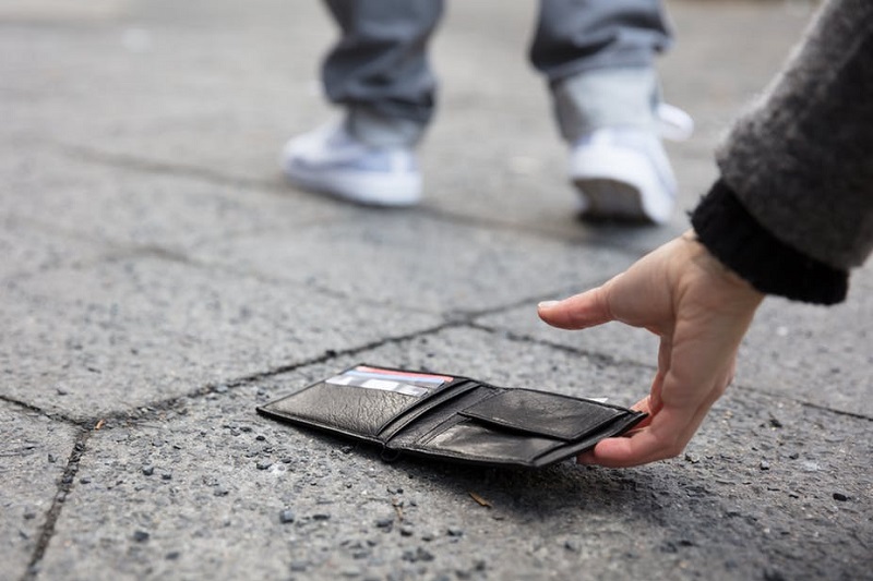 Find wallet outlet