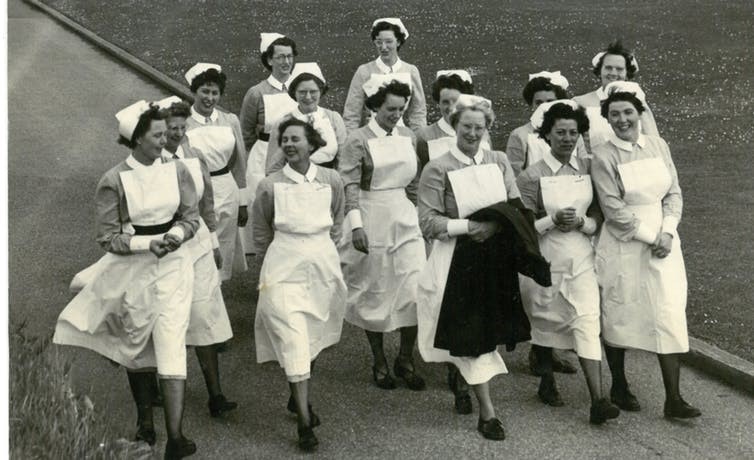Nurses from Cefn Coed Hospital walk across the grounds. Swansea Bay University Health Board Heritage Team, courtesy of Swansea Evening Post