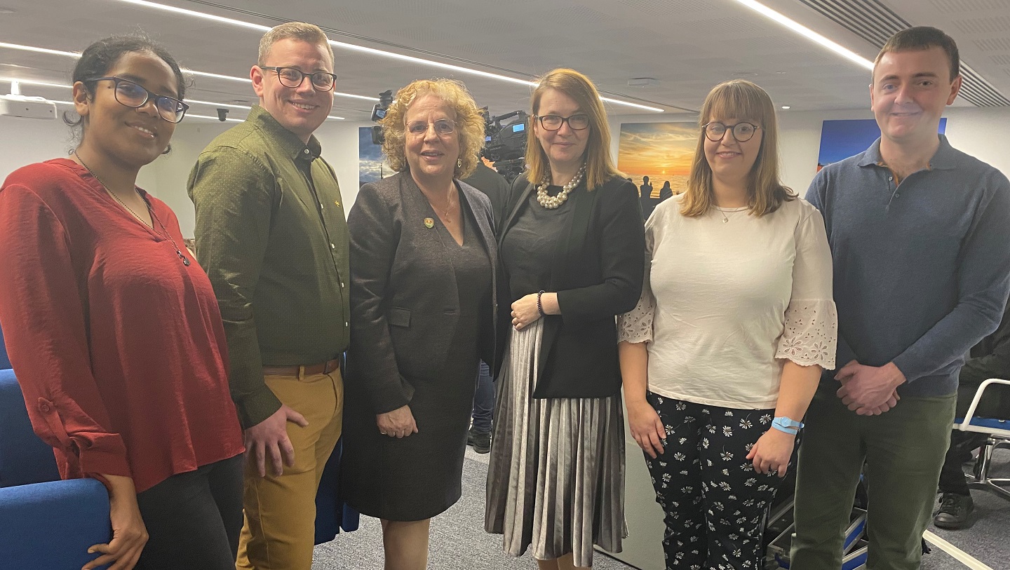 Initial Teacher Training students meet Education Minister: Pictured left to right are Naveena Vijayan, Hywel Breese Evans, Professor Elizabeth Treasure, Vice-Chancellor of Aberystwyth University, Welsh Government Education Minister Kirsty Williams, Meirian Morgan and Edward Owen Roberts.