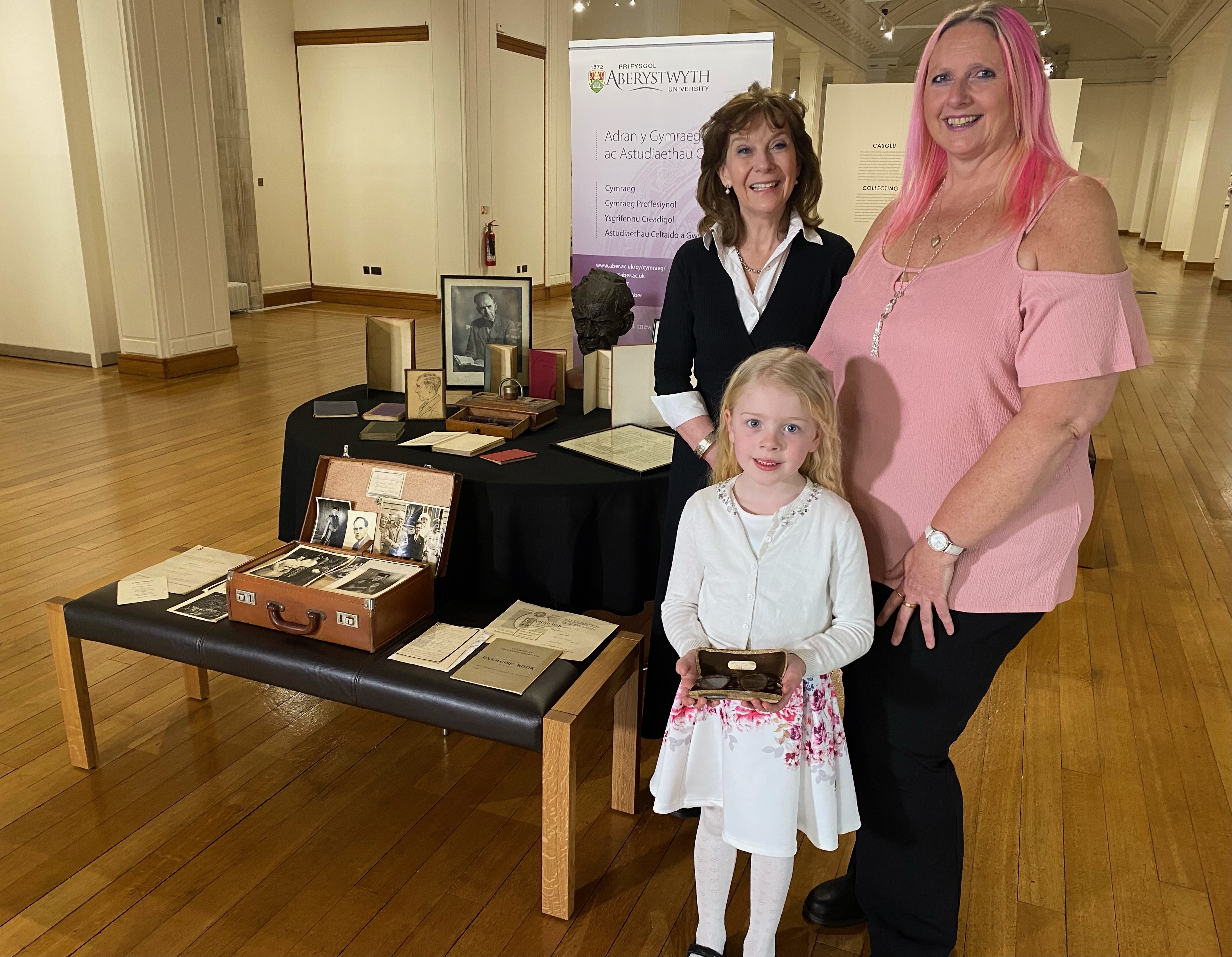Elin Gwenallt Jones and Lowri Mair Saunders, Gwenallt’s granddaughter and great great granddaughter, with Professor Mererid Hopwood from the Department of Welsh and Celtic Studies (left) marking the presentation of objects and manuscripts that belonged to Gwenallt to the Department and the National Library of Wales.