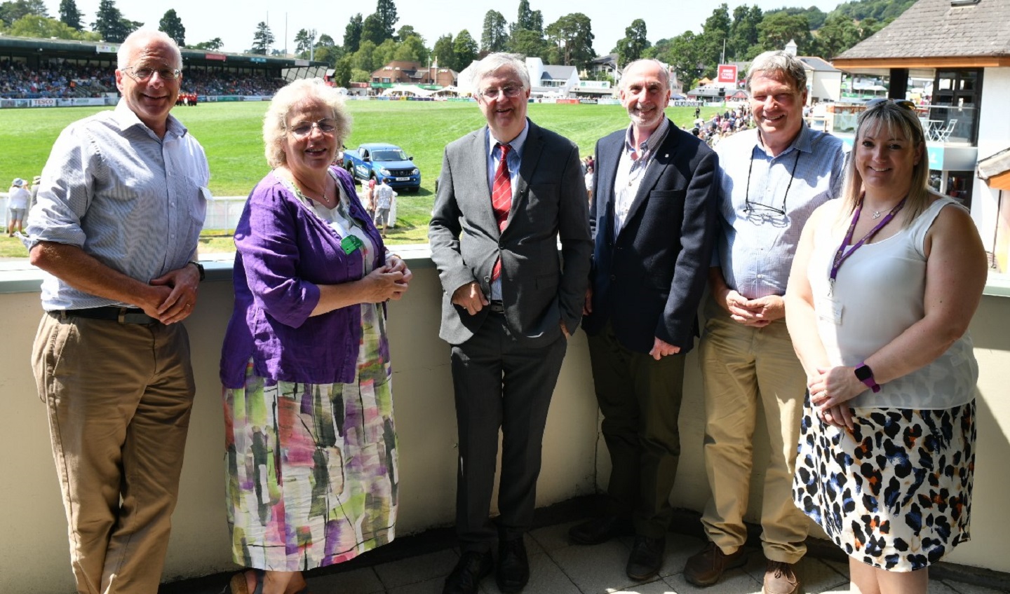 Professor Neil Glasser, Professor Elizabeth Treasure Vice Chancellor, First Minister Mark Drakeford, Professor Glyn Hewinson,  Professor Darrell Abernethy, Amanda Jones.