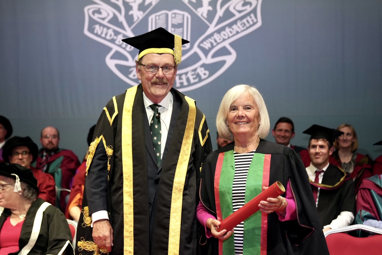 The Rt Hon. Elfyn Llwyd, Pro-Chancellor of Aberystwyth University, presenting Ann Griffith as an Honorary Fellow