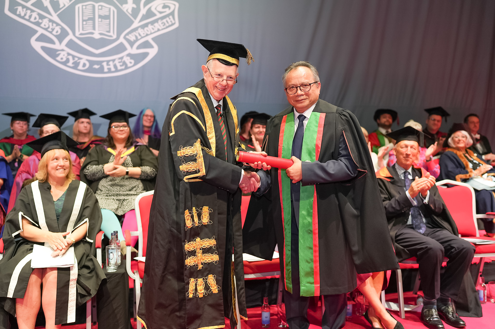 Rt Hon Lord Thomas of Cwmgïedd, Chancellor of Aberystwyth University, presenting Professor Dato' Dr Rahmat Mohamad as Honorary Fellow