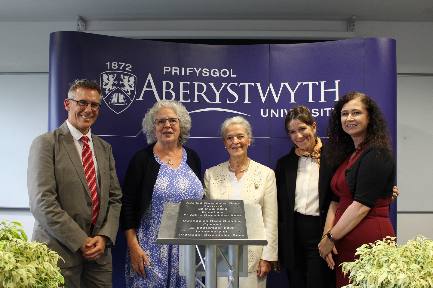 Unveiling of the official plaque to Prof Rees with Professor Iain Barber, Professor Elizabeth Treasure, Katherine Childs, Jane Hankin and Professor Joanne Hamilton.
