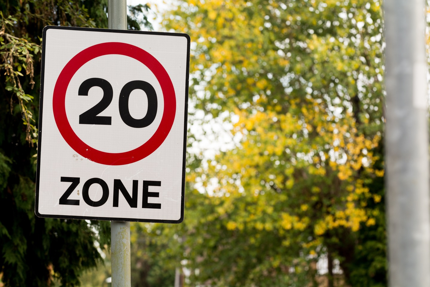 Street sign showing 20 mph speed limit. Image by tommoh29, stock.adobe.com